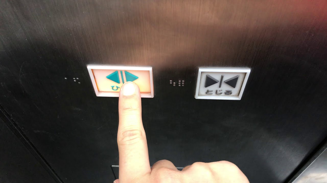 Mitsubishi NEXCUBE traction elevator @ Haneda Airport Terminal 3 in Tokyo, Japan (to lounges)