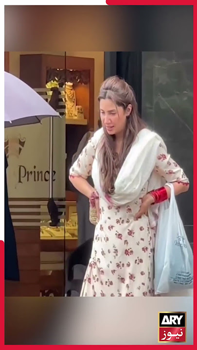 Mahira Khan spotted bargaining in a Karachi market, video goes viral #mahirakhan #karachi #market