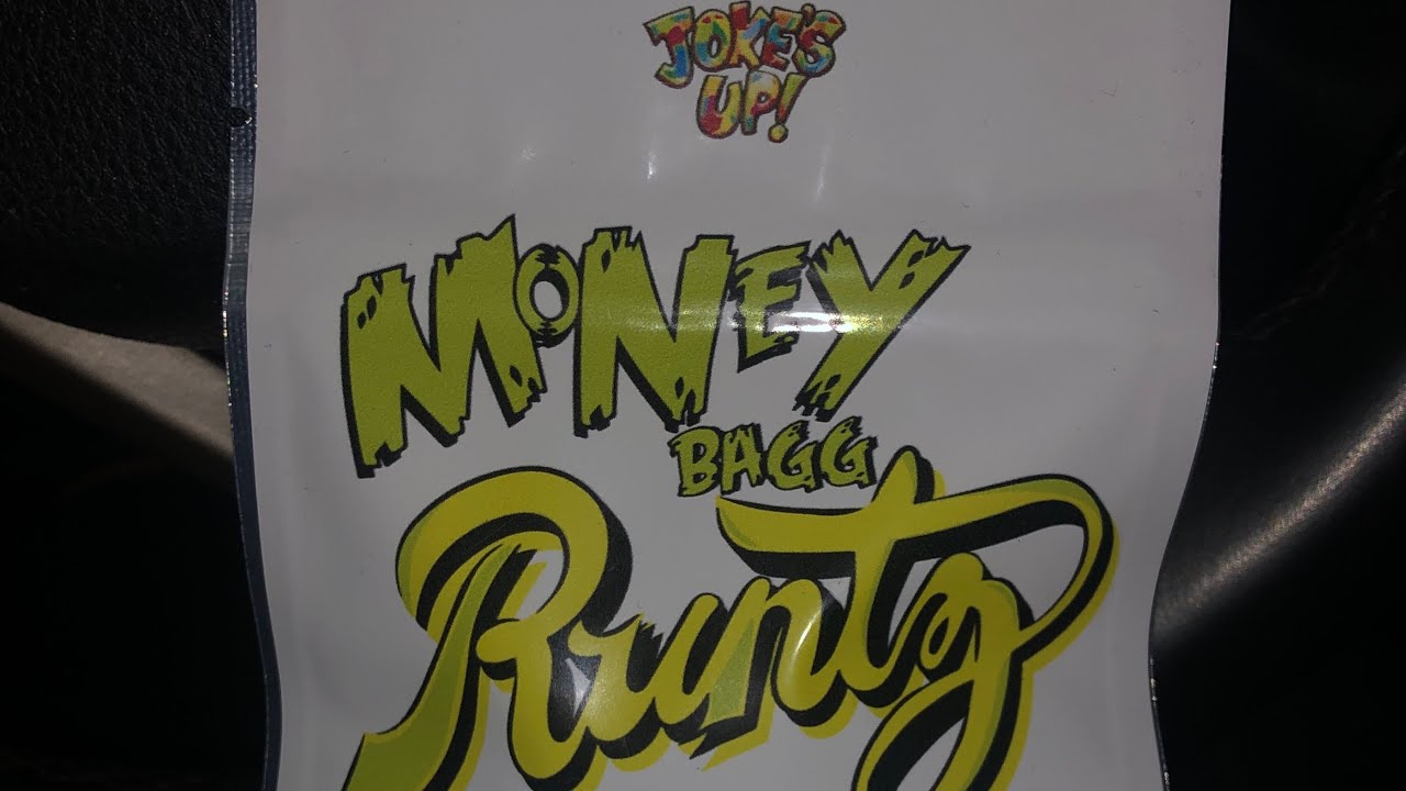 Rolling up and checking out that new Moneybagg runtz