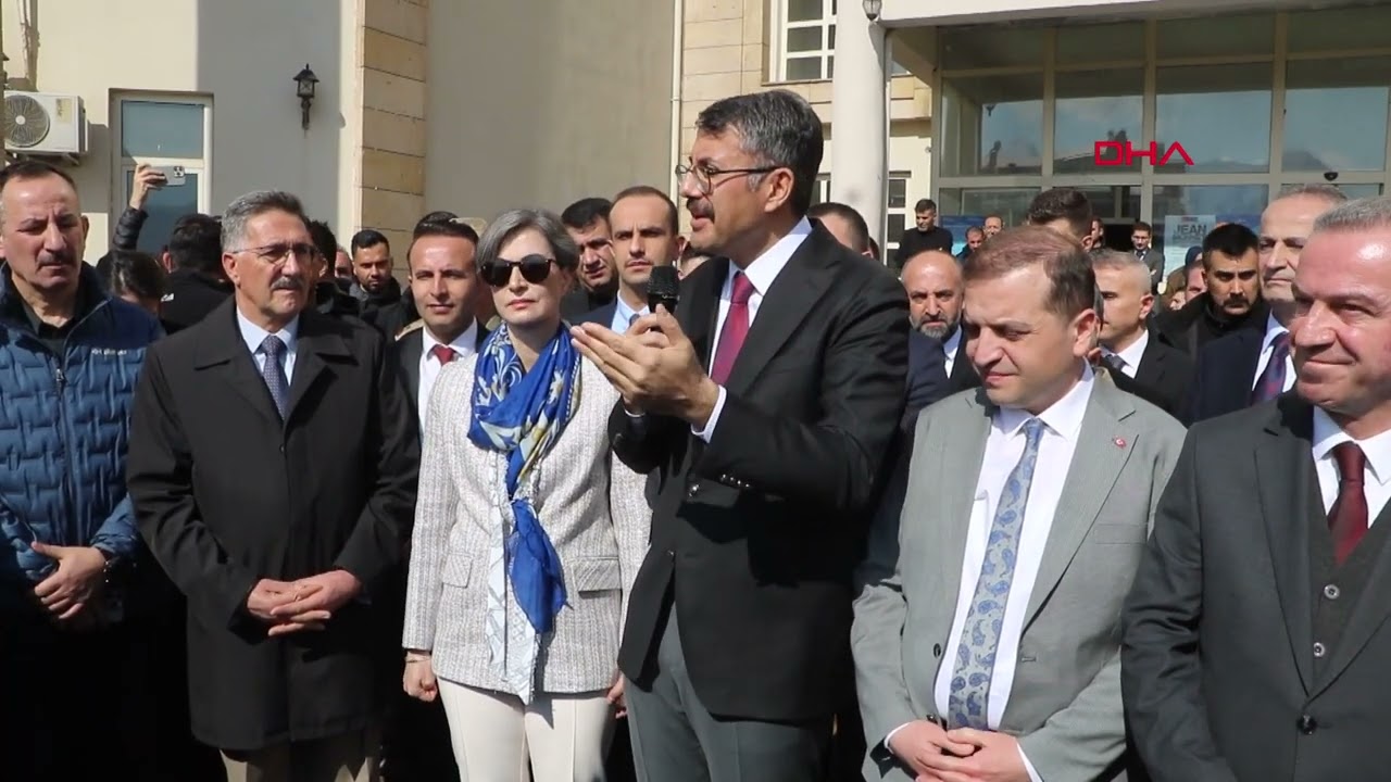 Bakan Yardımcılığına atanan Ali Çelik, Hakkari'ye veda etti