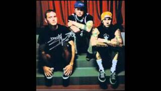 blink-182 - Story Of A Lonely Guy live Cuyahoga Falls [2001]