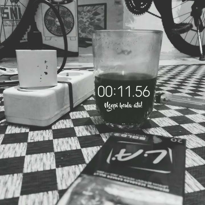 Story' wa 'ngopi dulu biar gak panik'😀 👍