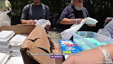 #mealsforhomeless #feedingthehomeless #foodthehomeless #homelesscommunity #bagsforhomeless