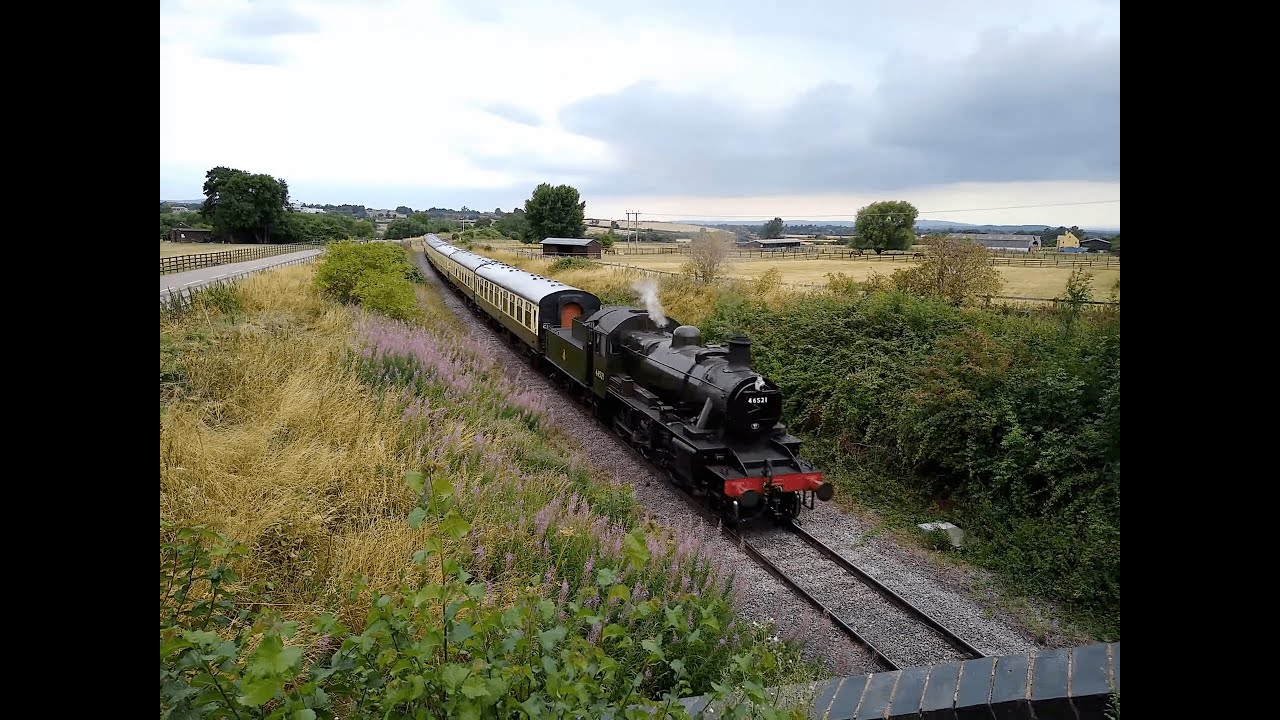 LMS Ivatt 2MT 46521 dominates the Cotswolds on the GWSR - 27/07/2022 ...