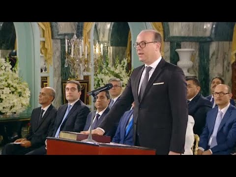 Le nouveau gouvernement tunisien prête serment, le 8e en 9 ans