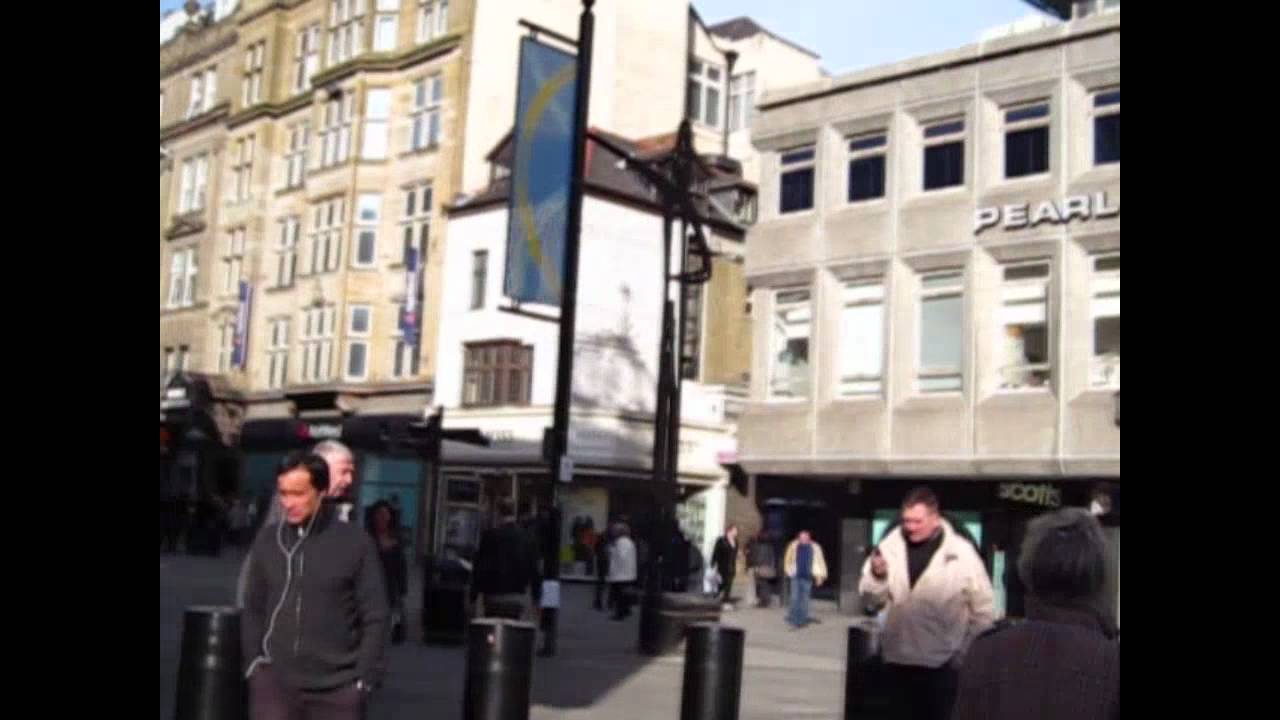 Bass Busking Ojay - Awesome Bass Guy - Newcastle