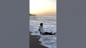 انا الذي اواسي الجميع وانسى نفسي 