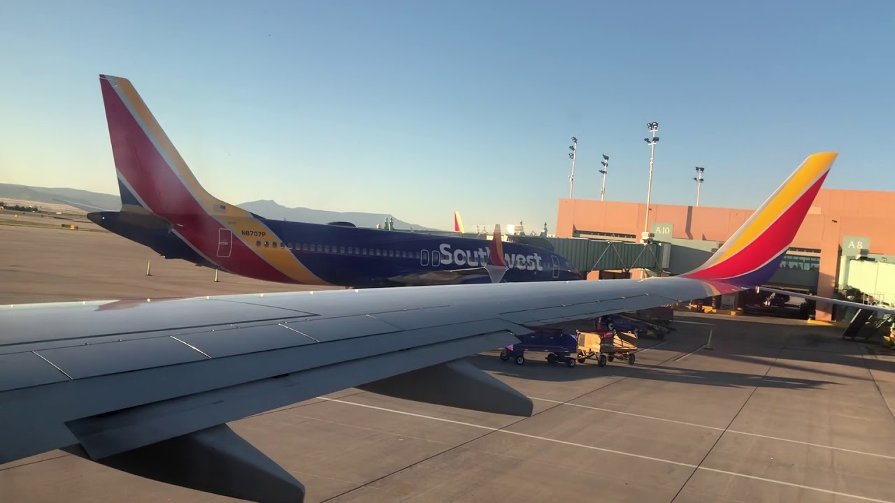 Southwest Airlines 737-700 take off from Albuquerque