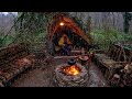 7 jours de camping de survie en solo sous la pluie  construction dun abri chaud de brousse