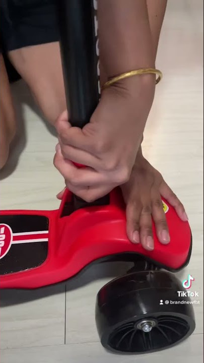 Untuk melipat & membuka skuter anak Merah dan Hitam kami https://shopee.sg/brandnewfbt
