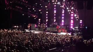 Back against the wall - Cage the elephant 2016 Montreal