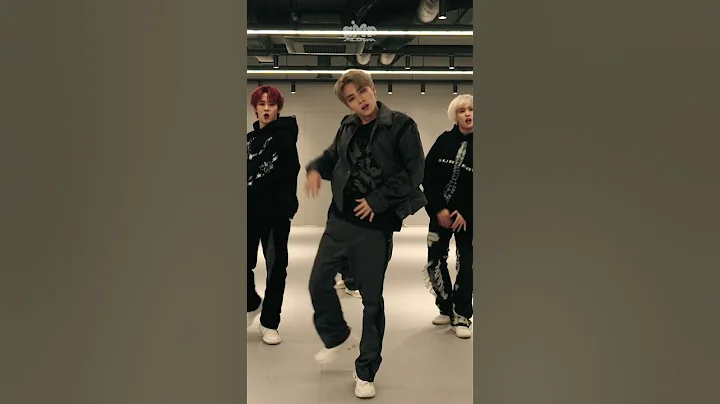 XIAOJUNs expression IS ON POINT #WayV #Phantom #XI...