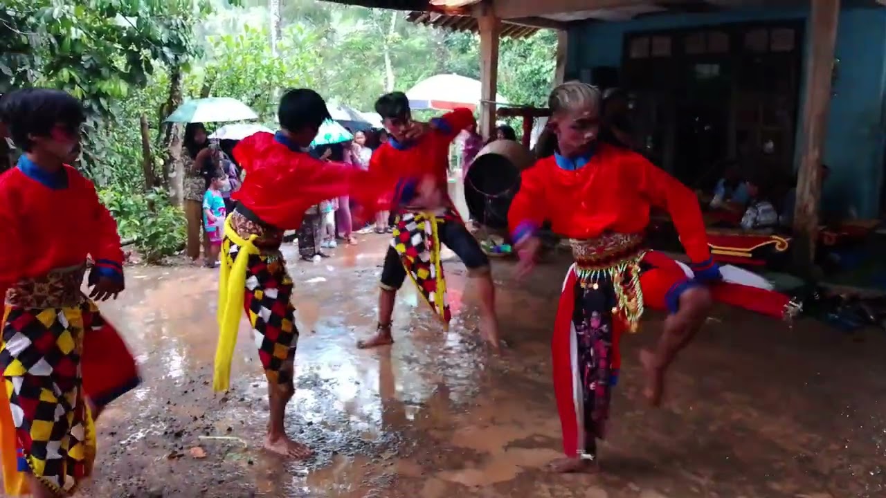 Ebeg turonggo Mekarsari Budoyo live di.siterong ds.binangun kec.karanggayam kab.kebumen