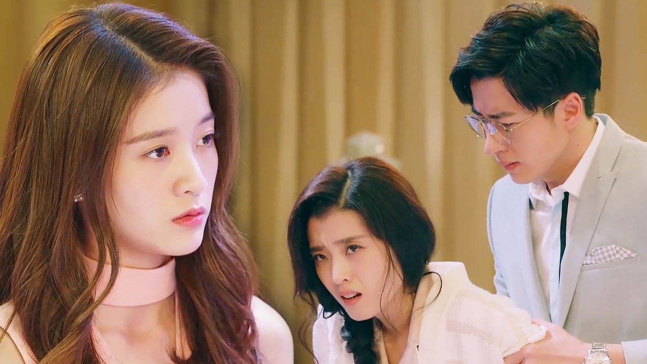 Хитрая женщина публично оклеветала Золушку, обвинив её в том, что та соблазнила её парня!