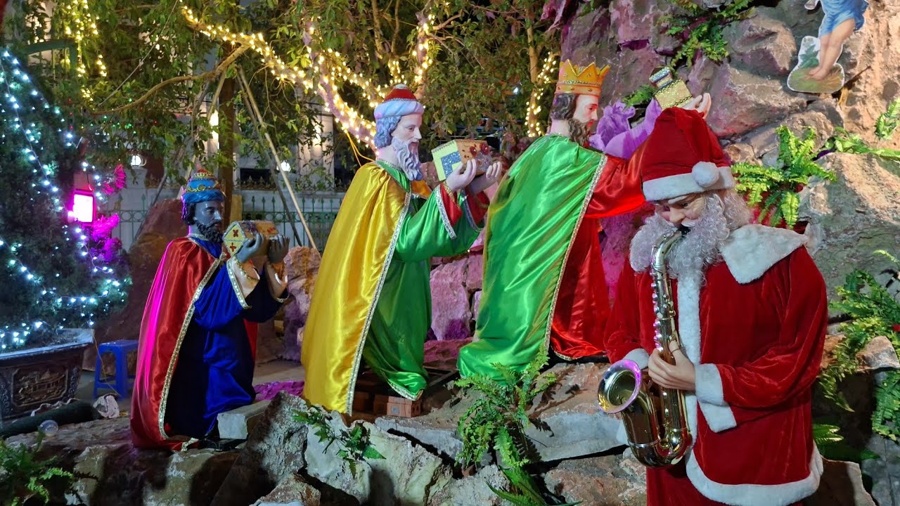 Kỷ Lục Đoàn người đông đảo tiến về Đền Thánh Bác Trạch Mừng Lễ Noel