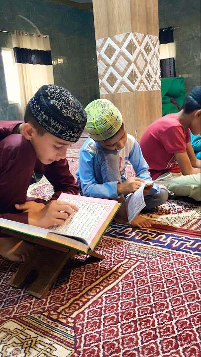 Al Quran #ytshort #youtubeshorts #beautiful #video #trending #yt  #love #quran #reels #islam #muslim