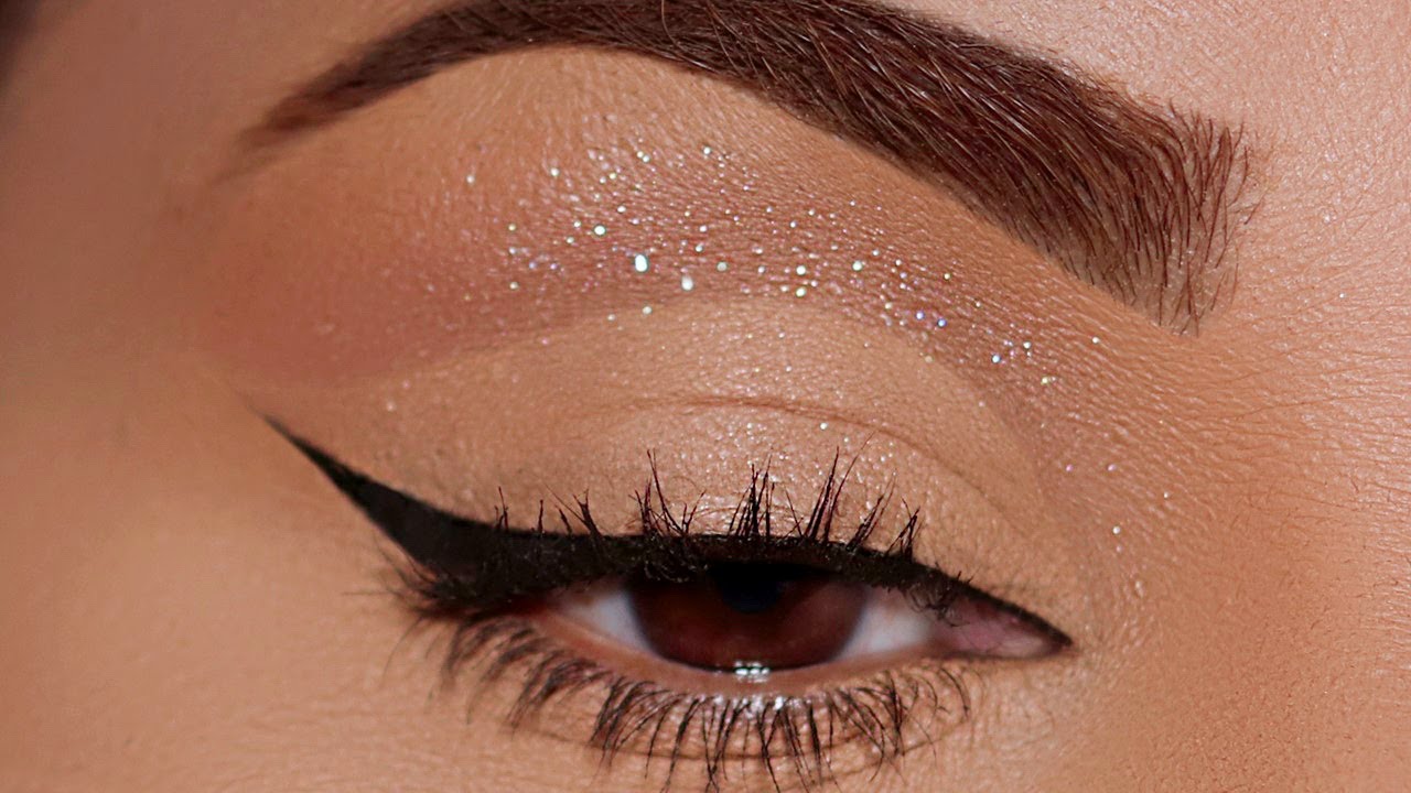 Glitter on HOODED EYES? Expand Lid Space and try this!