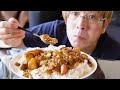 私の控訴審がまったく話題にならないから、とりあえず激辛大盛りカレーをノリノリで食べてマスコミに対してかまってちゃんアピールする男
