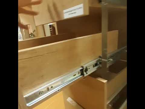 Какие бывают направляющие в выдвижных ящиках на кухне