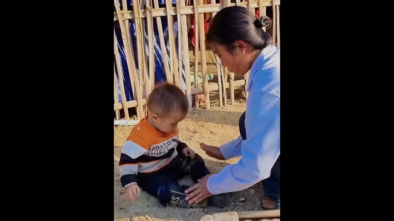 小月玩耍时意外受伤，真是太吓人了 #越南生活 #农村生活 #记录真实生活 #纪录片 #记录生活