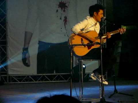 0710 7/10號 台北師大綜合體育館 周湯豪 自彈自唱 翻頁作廢 NOBODY.AVI