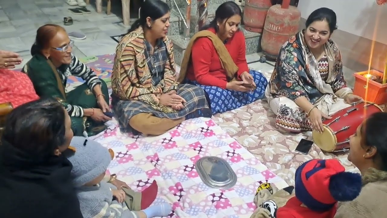 हम सब की भुआ ने गाया 60 साल पुराना भजन सुनकर आनदं ना आए तो कहिएगा 💃 