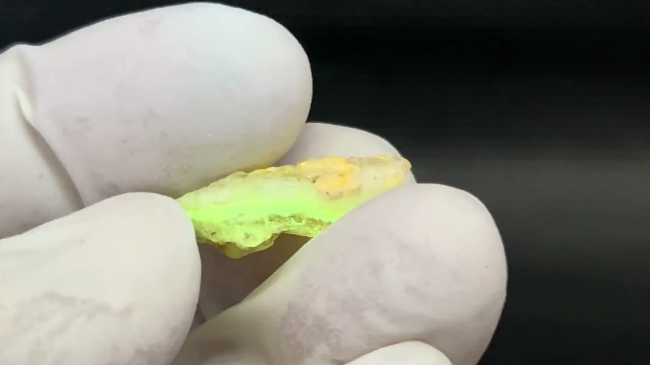 Hokkaidoite北海道然別湖産蛍光オパール原石 1.8g - パーフェクト