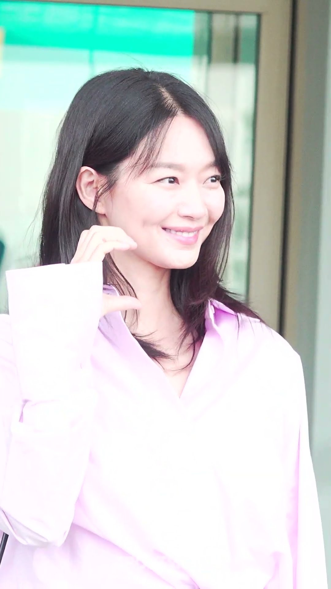 신민아, 백만 불짜리 미소는 여전해
