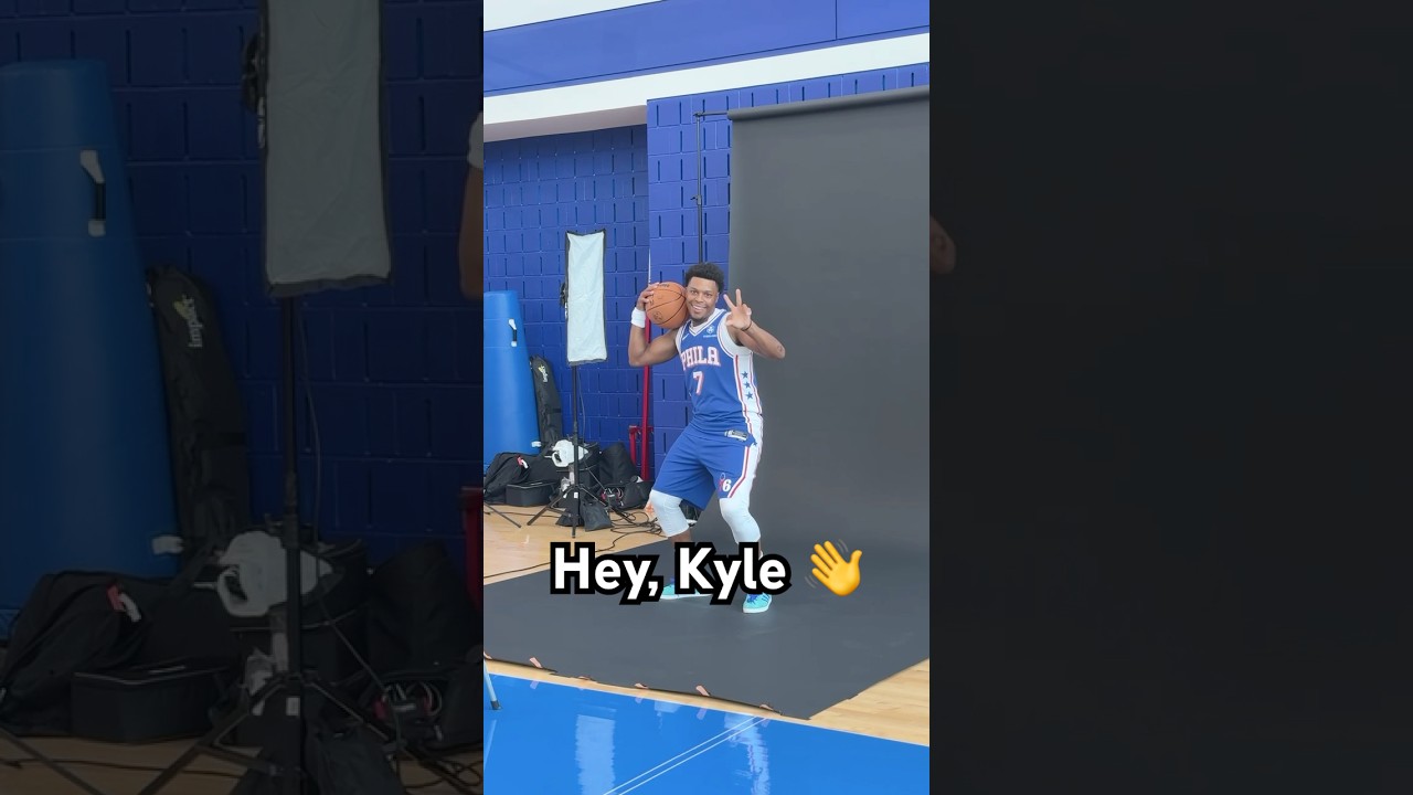 Kyle Lowry says hello from 76ers Media Day🤣