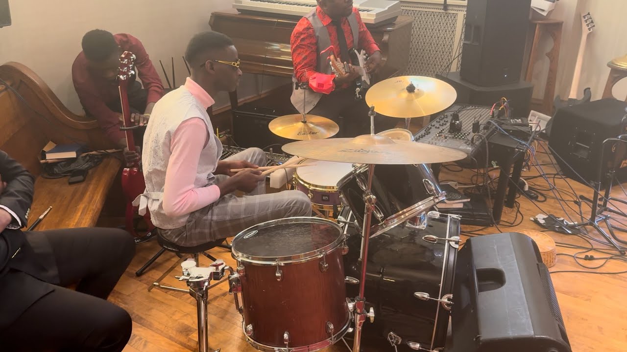 Nuru Choir Georgia Kwenye Mkutano in Skokie Illinois 