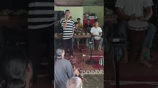 Download Lagu vocalist ganteng darak badarak intip latihannya yuk. MP3