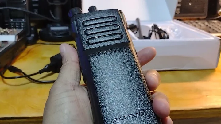 BAOFENG UV-32. ANALOG A KNOCK OFF OF THE APX 7000 MOTOROLA RADIO