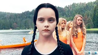 وينزداى تقرر الهروب من مخيم غريب عشان تنقذ عائلتها العجيبة من الخطر Addams family values