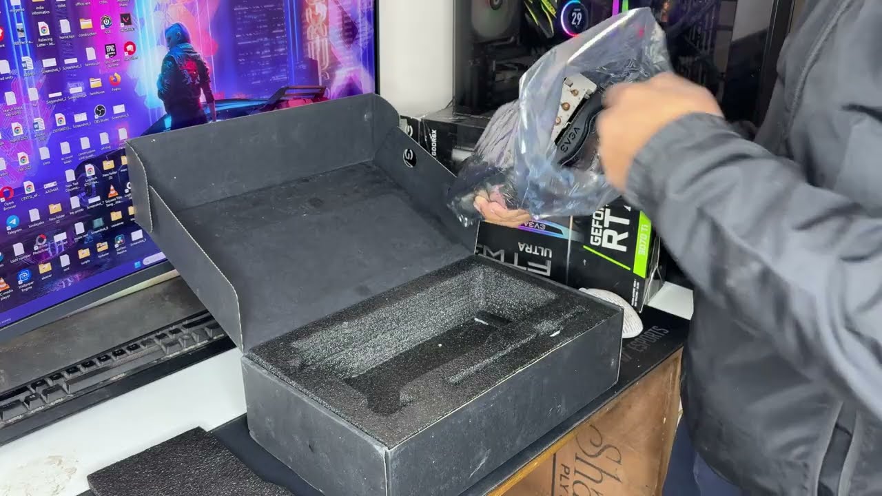 EVGA FTW3 Ultra RTX 3070 Ti Unboxing 🔥 | First Look & Build Quality