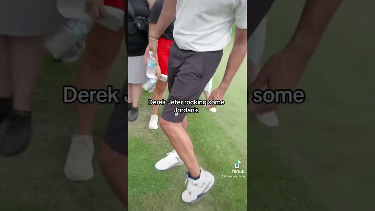 Derek Jeter shoe check ✔️ 