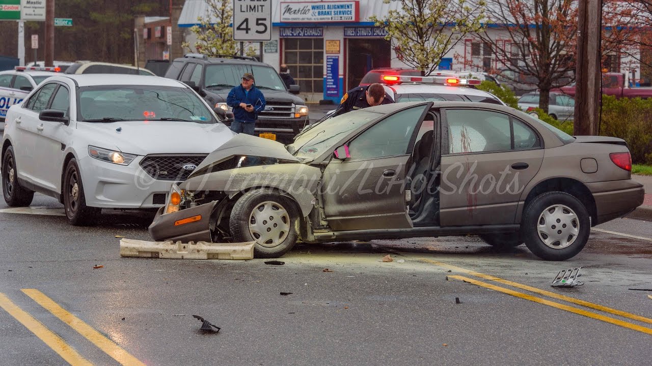 4/26/2017 Mastic, NY. Car flees police has accident bursts into flames. YouTube