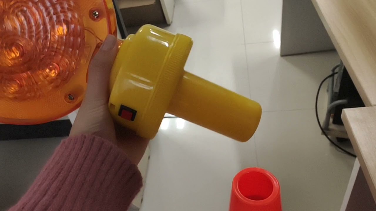 Handheld roadblock lamp