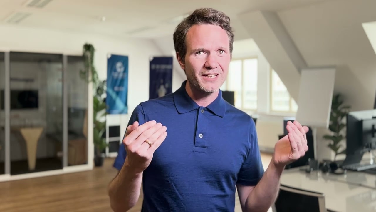 Stefan Göllner vom KI-Campus gratuliert dem VK:KIWA zum 1. Geburstag