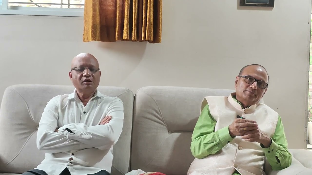 Dr.भगवान कापसे हे प्रसिद्ध कृषी तज्ज्ञ आहेत, जे गटशेती आणि केसर आंबा,  शेती क्षेत्रात महत्वाचे कार्य