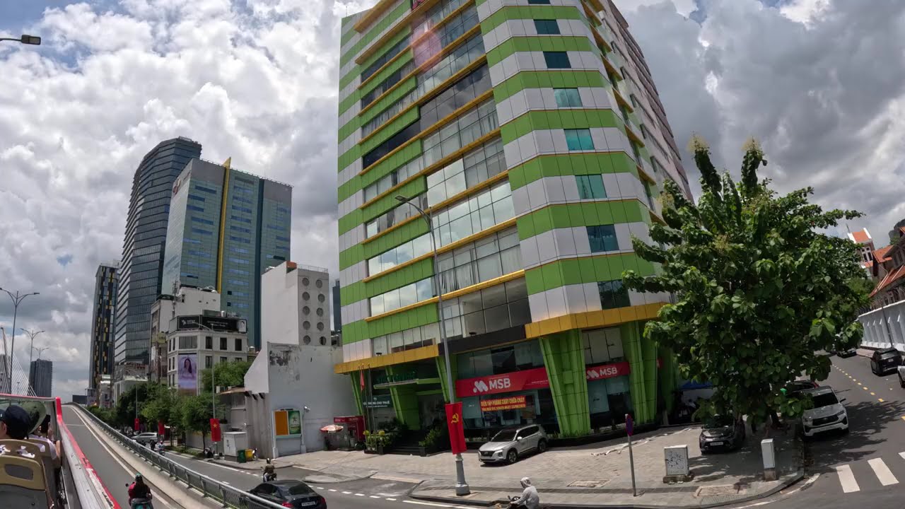 Episode 7 - Ho Chi Minh City Tour in a bus