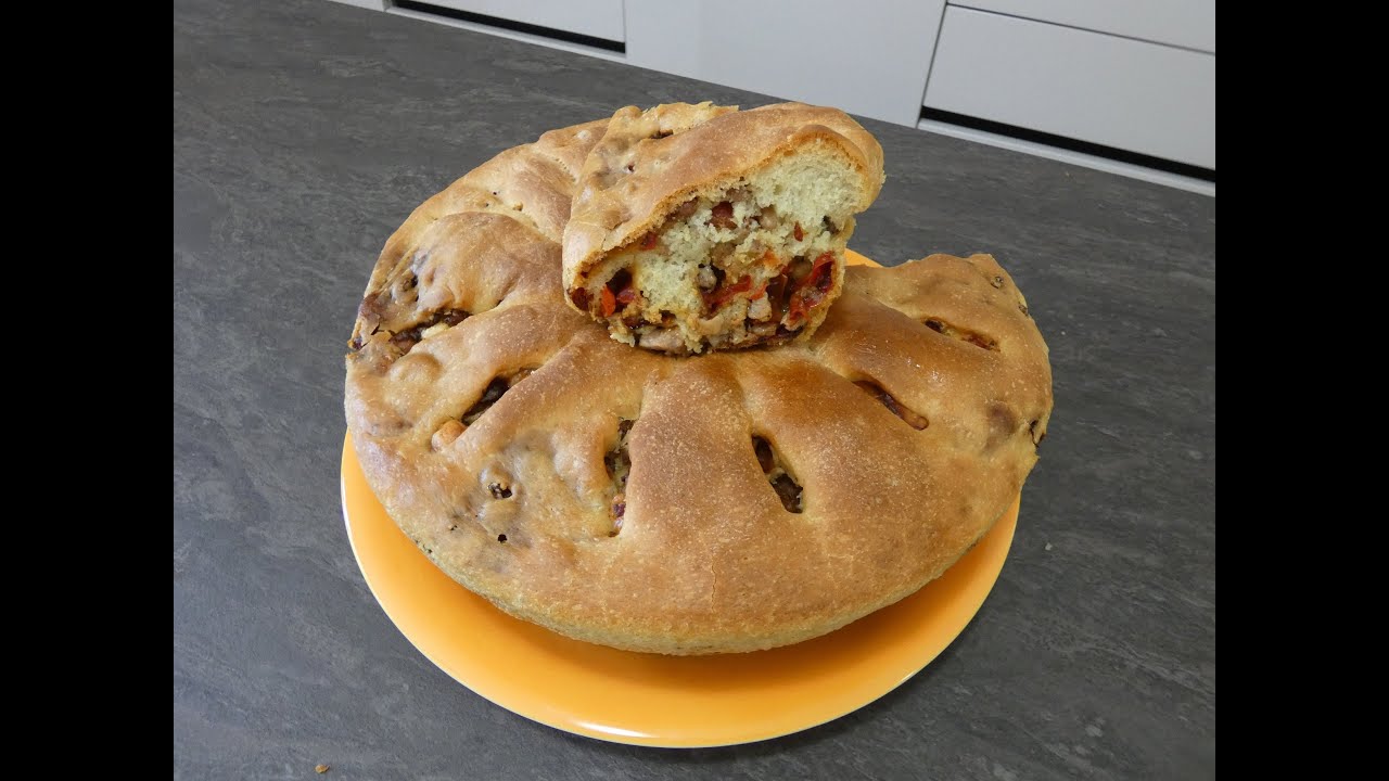 Рустик с начинкой из перца и колбасы 😋