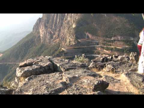 Betty e Brenda Agi na Serra da Leba - Humpata - Angola. Trecho de guerreiros do futuro. PromoÃ§ao #SVD_OTBD Cia Tribus