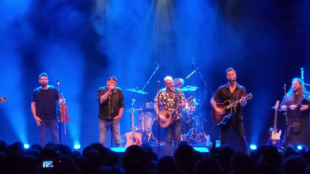 SOLDAT Louis & Claude Cormier  " L'amour sous le bouchon " Concert Live