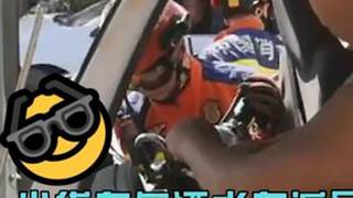 11月8日早上9点35分左右，324国道泉州台商投资区洛阳镇路段附近，一辆小货车与洒水车发生追尾，事故导致小货车驾驶室严重变形，司机被困。