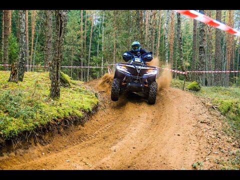 Video: Rally Na Motorce Zde Pomáhá Strážcům Parků Chránit Parky