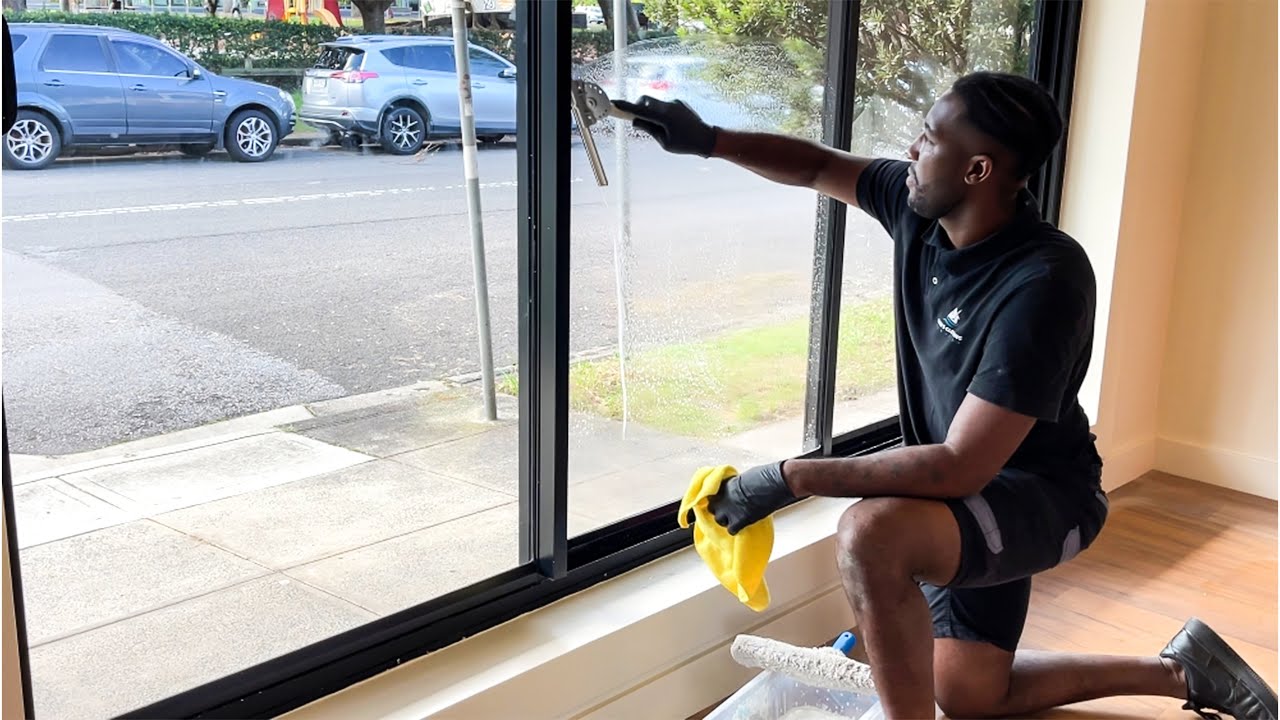 How to clean windows professionally | Step-by-Step Window Cleaning Tips ...