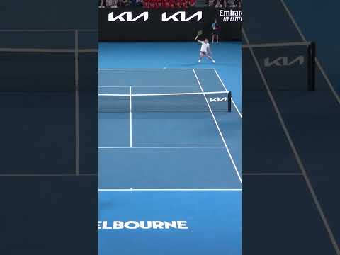 Stefanos Tsitsipas' UNREAL drop shot! 🙌