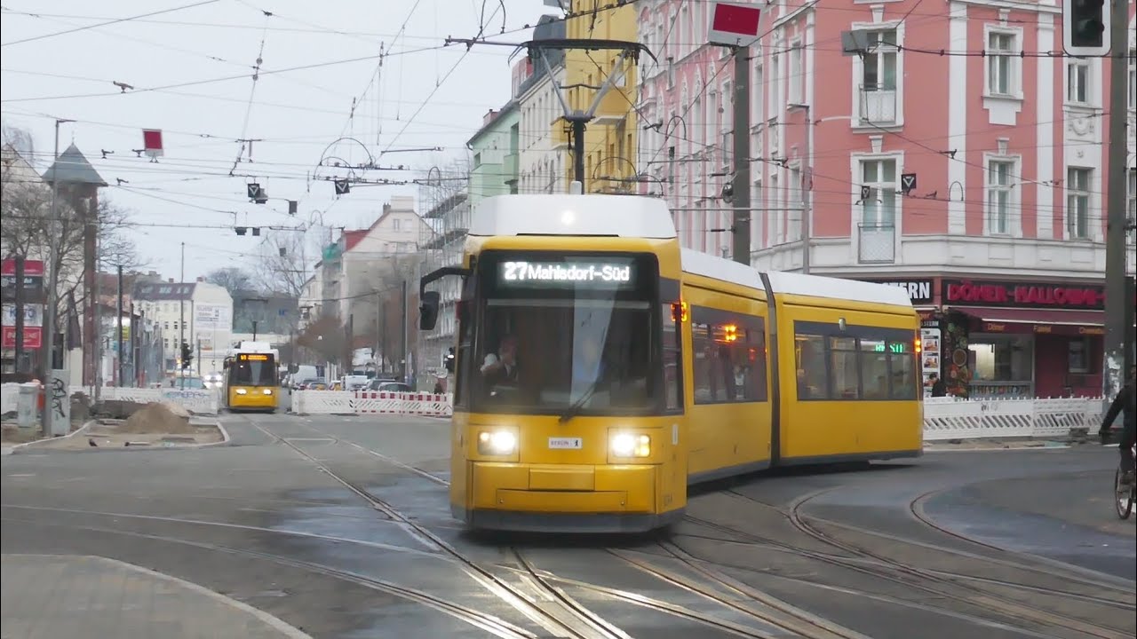 Tram Berlin: Straßenbahnen an der Baustelle Wilhelminenhofstraße