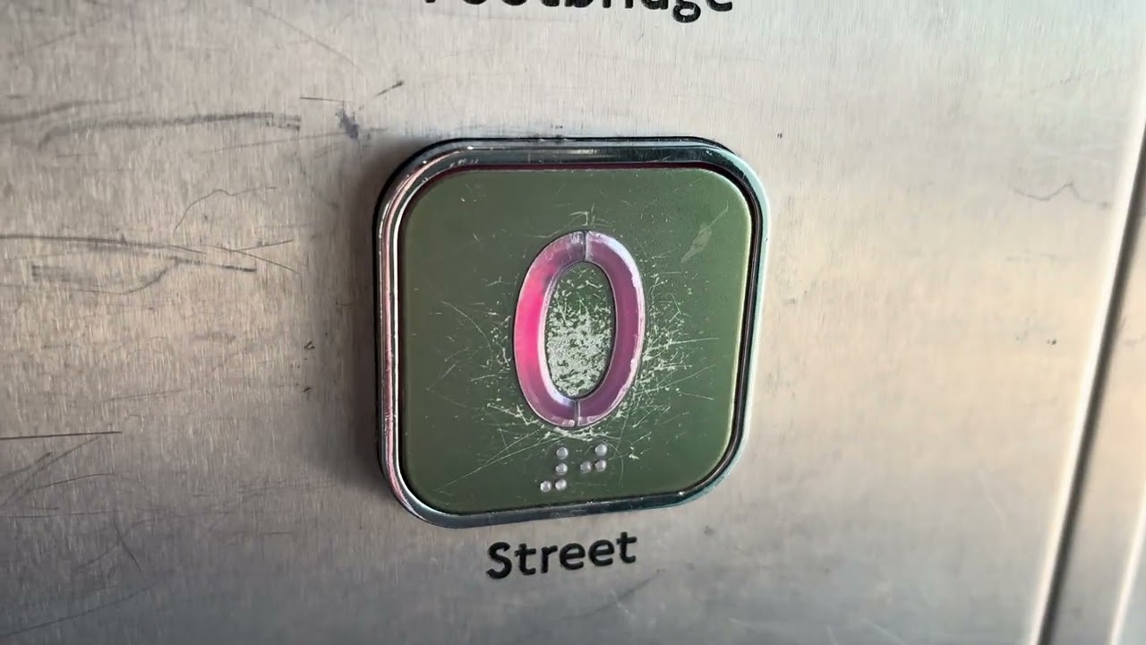 Hydrallic lift at Royal Victoria Station