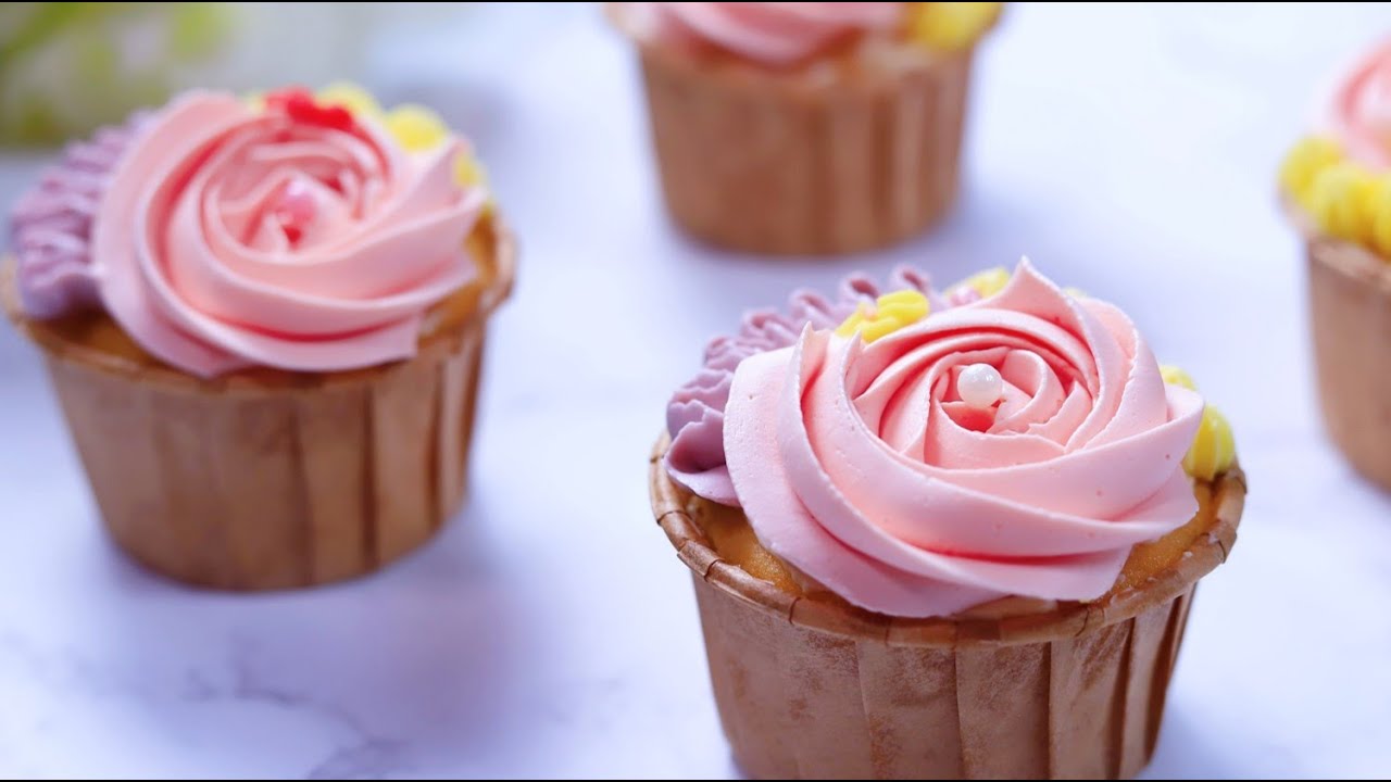 Как приготовить и украсить идеальные ванильные кексы, невероятно сливочные и пушистые